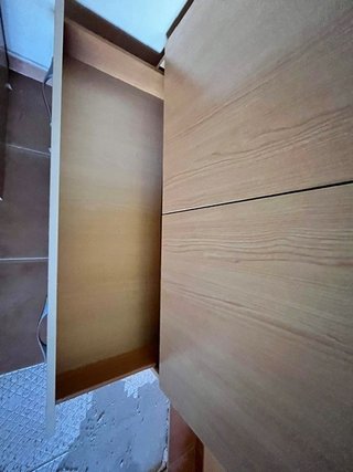 Armario y escritorio de madera