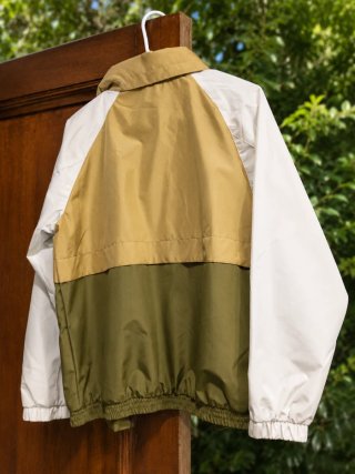 Cazadora color block beige y verde