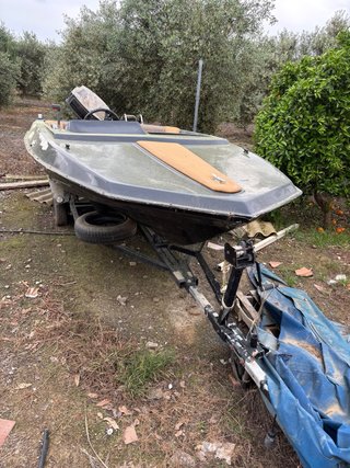 Se vende barca en muy buenas condiciones.