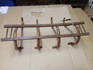 Perchero de madera antiguo