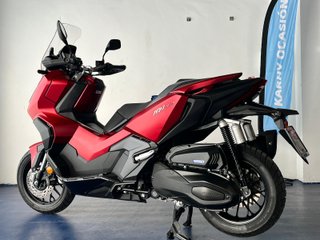 Honda ADV 350 Maxi Scooter Roja