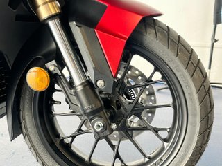Honda ADV 350 Maxi Scooter Roja