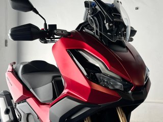 Honda ADV 350 Maxi Scooter Roja