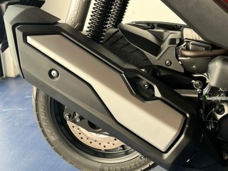 Honda ADV 350 Maxi Scooter Roja