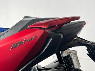 Honda ADV 350 Maxi Scooter Roja