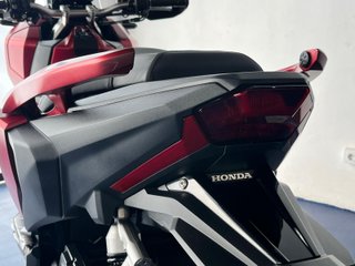 Honda ADV 350 Maxi Scooter Roja