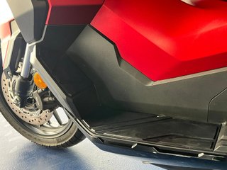 Honda ADV 350 Maxi Scooter Roja