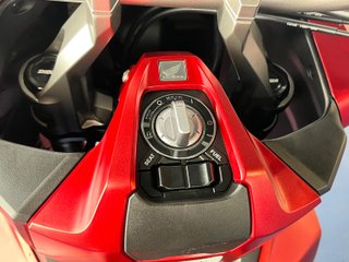 Honda ADV 350 Maxi Scooter Roja