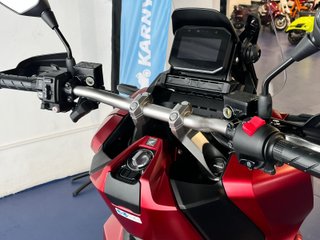 Honda ADV 350 Maxi Scooter Roja