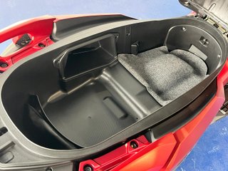Honda ADV 350 Maxi Scooter Roja