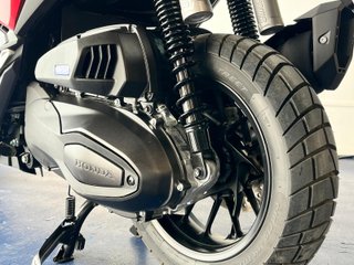 Honda ADV 350 Maxi Scooter Roja