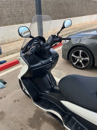 Suzuki Maxi Scooter Blanca Automática burgman 200c