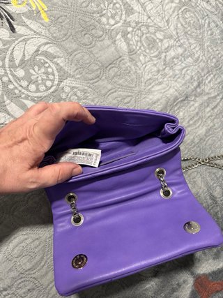 Bolso Bershka lila con cadena
