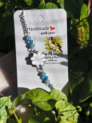 Pulsera Flor Plata y Cuentas Azules