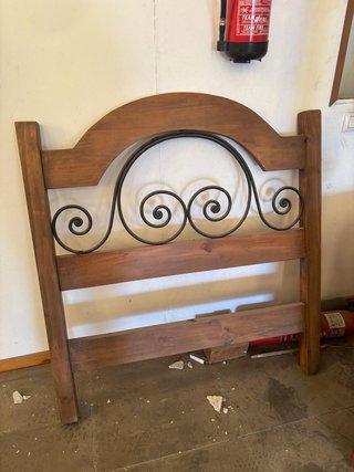 Cabecero de cama madera y metal