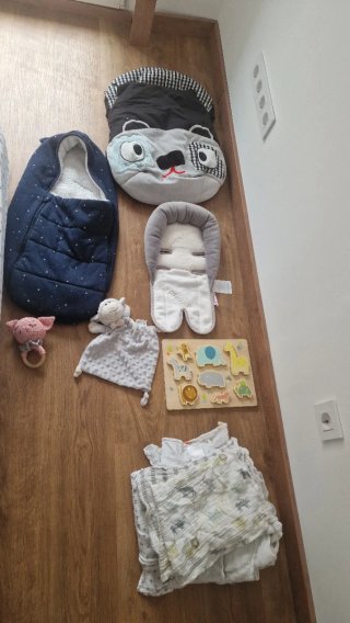 Lote de cosas de bebé