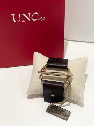 Pulsera cuero marrón hebilla chapada UNO de 50