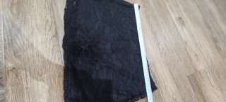 Falda corta de encaje negro