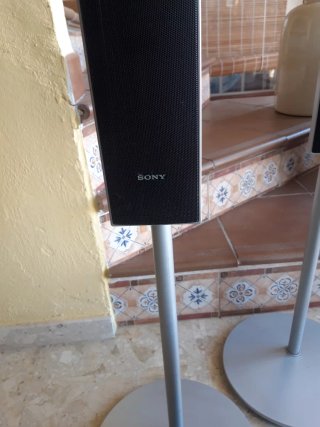 Altavoces Sony con soportes