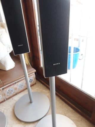Altavoces Sony con soportes
