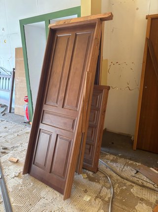 Puerta de paso de madera