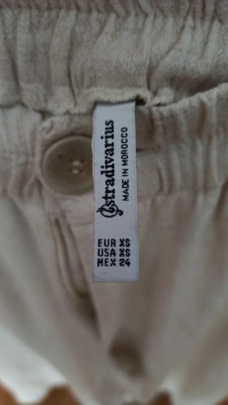 Pantalón beige Stradivarius