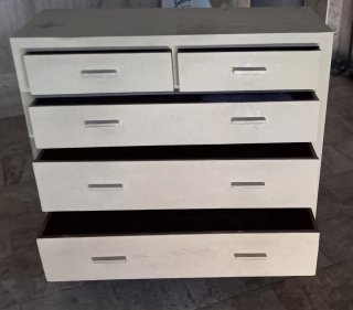 Cómoda antigua de madera