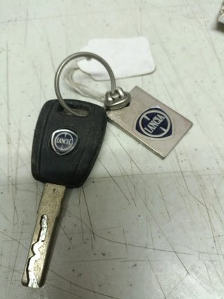 Llavero Lancia con insignia
