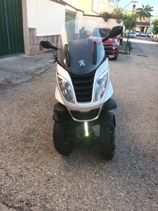 Peugeot Metropolis 400i ABS. de tres ruedas.