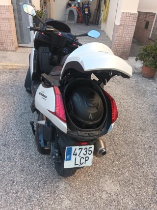 Peugeot Metropolis 400i ABS. de tres ruedas.