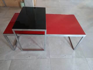 Set di due tavolini con design moderno e elegante