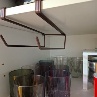 Soportes colgadores metálicos para estantería