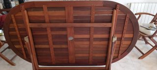 Mesa y 4 sillas de jardín de madera