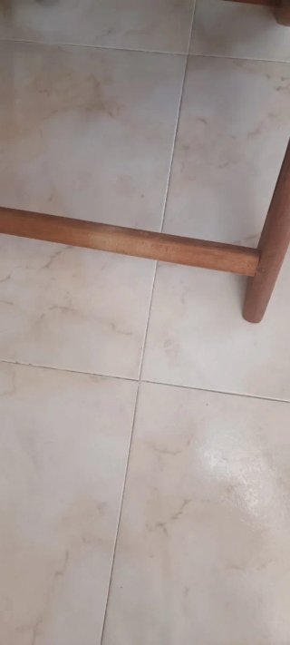 Mesa y 4 sillas de jardín de madera