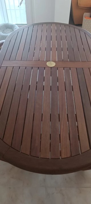 Mesa y 4 sillas de jardín de madera