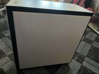 Caja NZXT H710i Blanca con cristal templado.