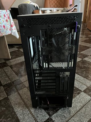 Caja NZXT H710i Blanca con cristal templado.