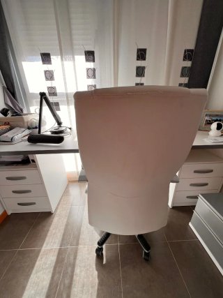 Silla de estudio blanca y gris