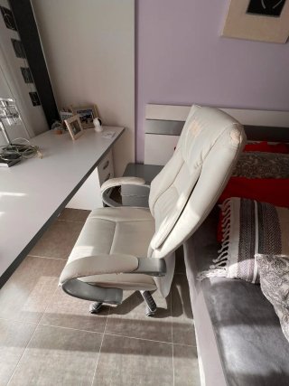 Silla de estudio blanca y gris