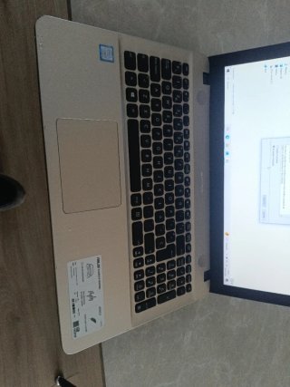 Portátil ASUS i5 7ª Gen Plata