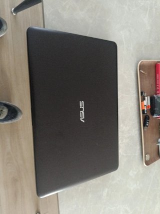 Portátil ASUS i5 7ª Gen Plata