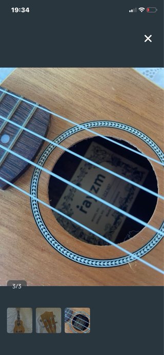 Ukelele soprano marca Razym, con funda
