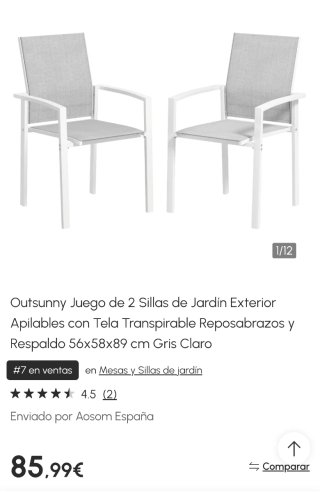 Sillas de terraza grises y blancas