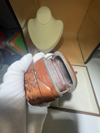 Inro Japonés Talla Madera con Netsuke