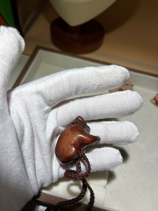 Inro Japonés Talla Madera con Netsuke