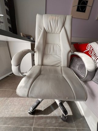 Sillón de estudio blanco de cuero