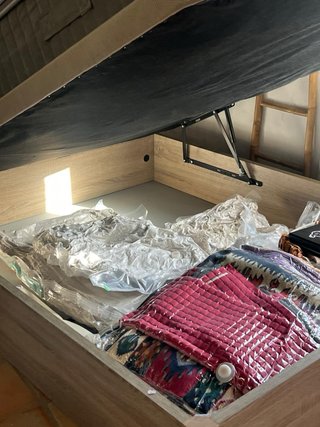 Letto matrimoniale con contenitore e materasso Chantal di Hukla
