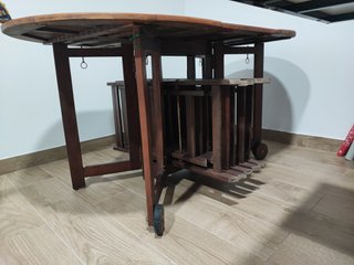Conjunto mesa y 5 sillas de jardín madera plegable