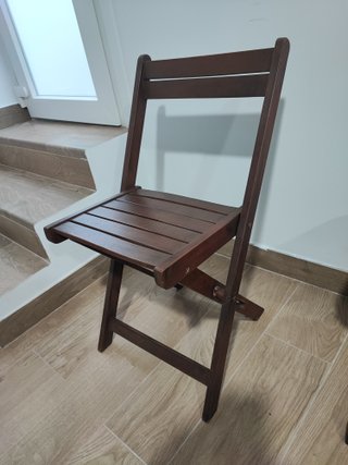Conjunto mesa y 5 sillas de jardín madera plegable