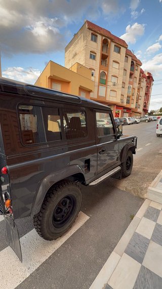 Land Rover Defender 90